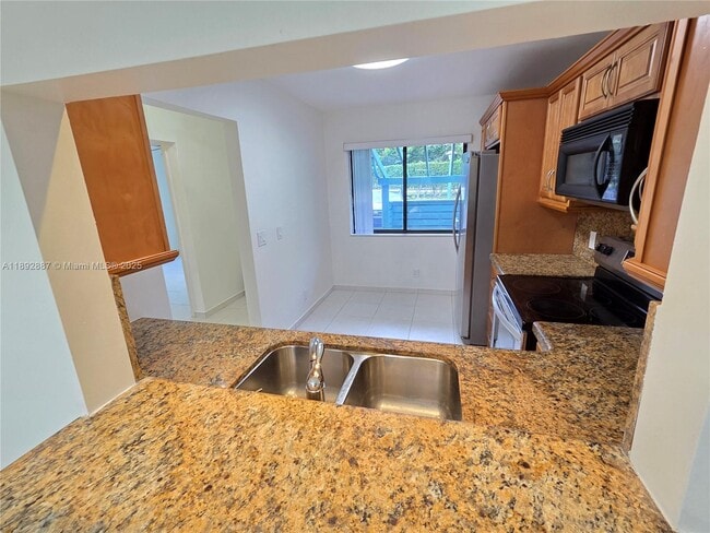 Foto del edificio - 460 Lakeview Dr