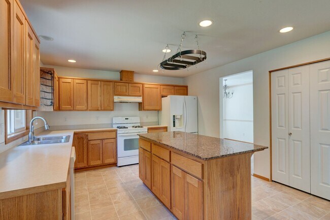 Foto del edificio - 594 SW Regency Dr