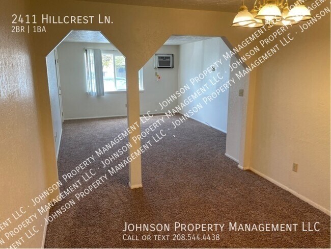Foto del edificio - 2411 Hillcrest Ln