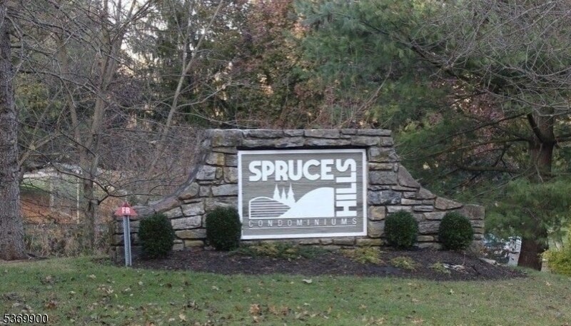 Foto principal - 409 Spruce Hills Dr
