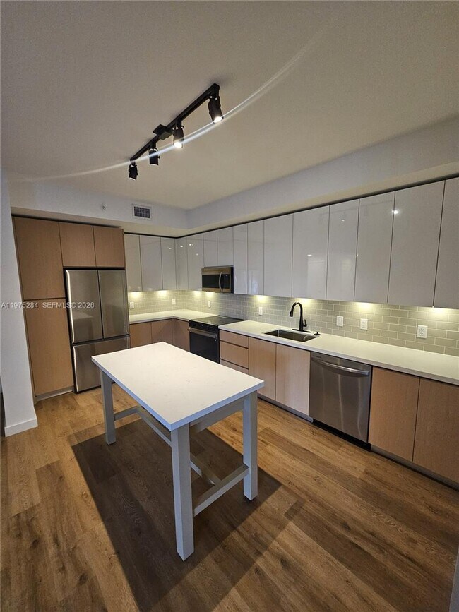 Foto del edificio - 1650 NE 124th St