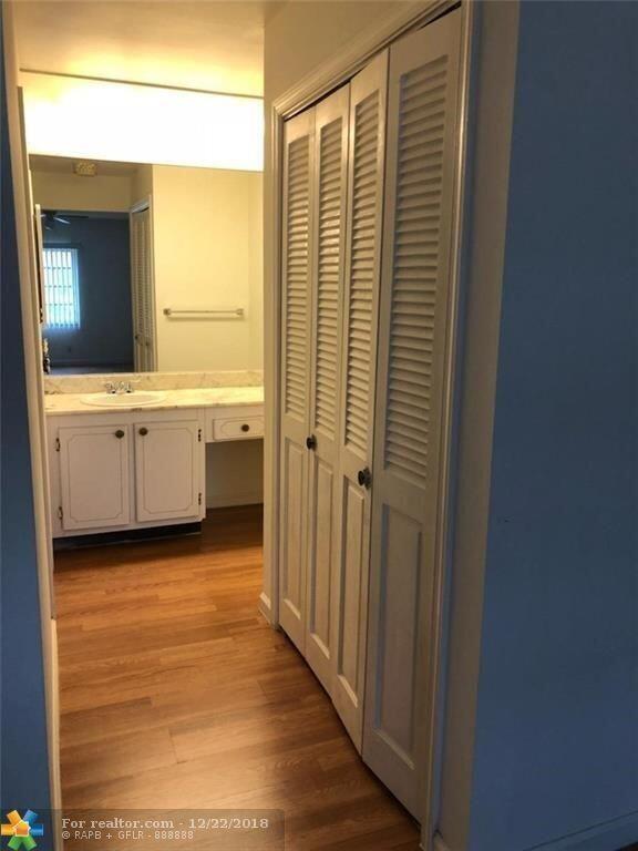 Building Photo - 6439 Bay Club Dr