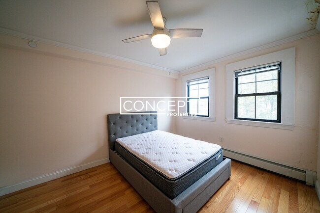 Foto del edificio - 219 Commonwealth Ave