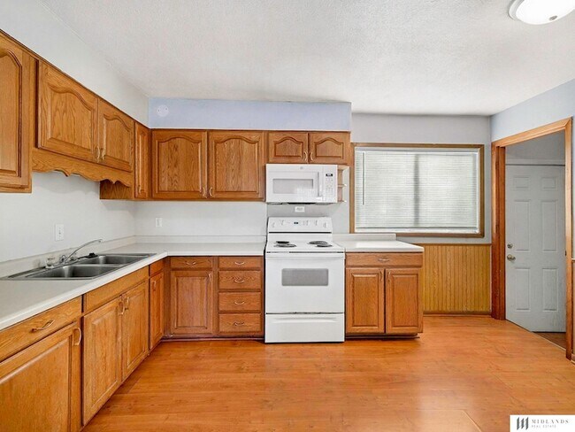 Foto del edificio - 8623 C St