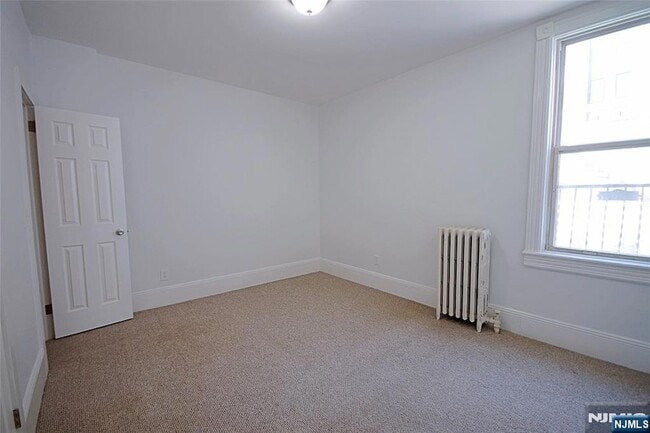 Building Photo - 154 Undercliff Ave