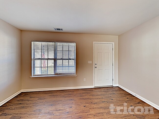 Building Photo - 2414 Dewey Creek Ln