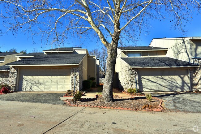 Building Photo - Cedar Springs Town Homes