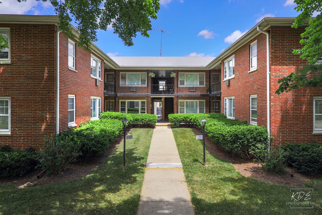 Foto del edificio - 129-133 E Franklin Ave