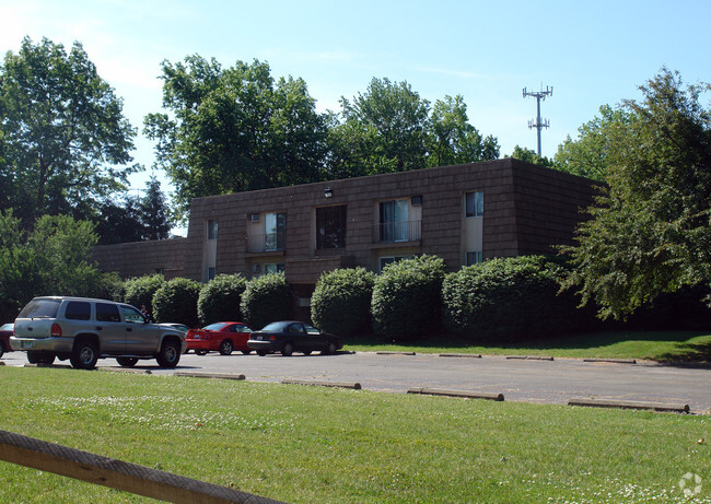 Building Photo - Fox Run Apartments