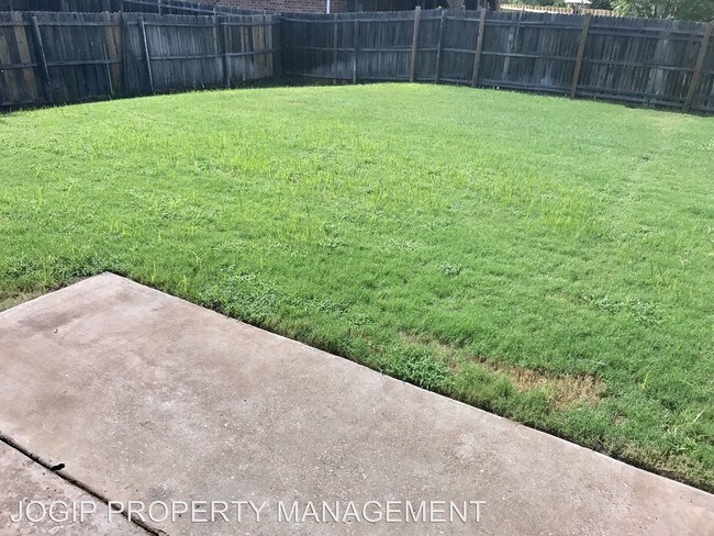 Building Photo - 501 Rafael Ct