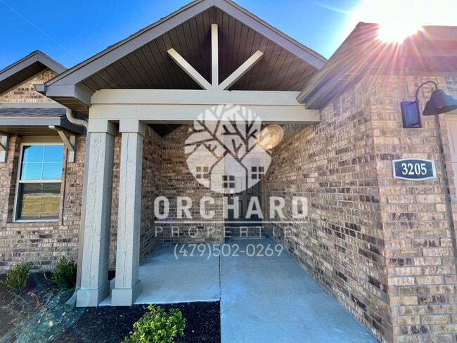 Building Photo - Single-Family Home- Desirable Huntley Plan
