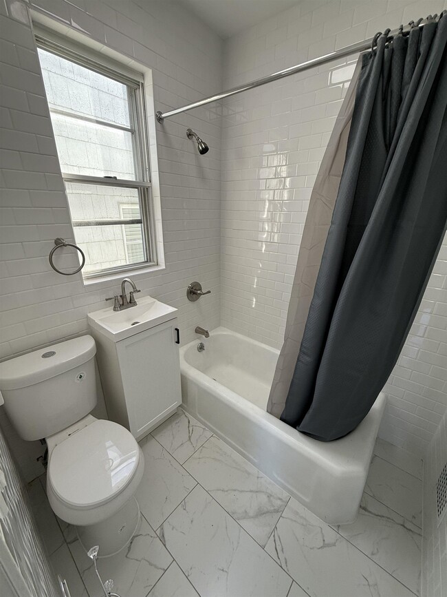 Building Photo - 308 Pearsall Ave