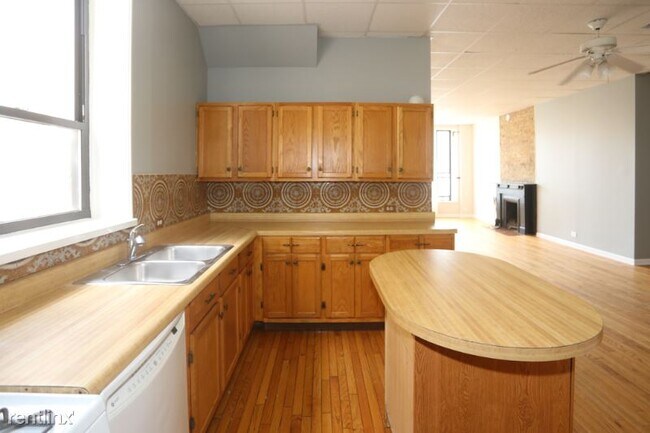 Building Photo - 2122 N Halsted St