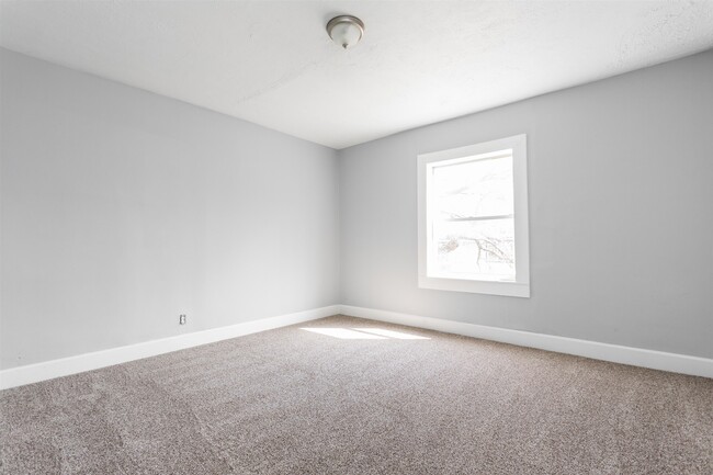 Upstairs 3rd bedroom. - 1150 Tecumseh St