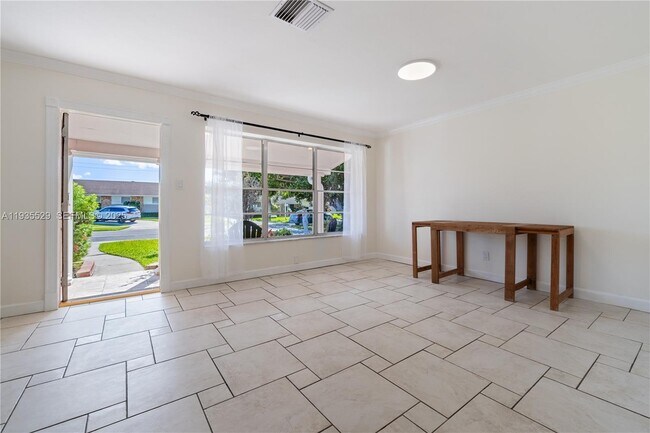 Building Photo - 232 SE 6th St