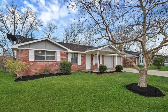 Building Photo - 3923 Heatherbloom Dr