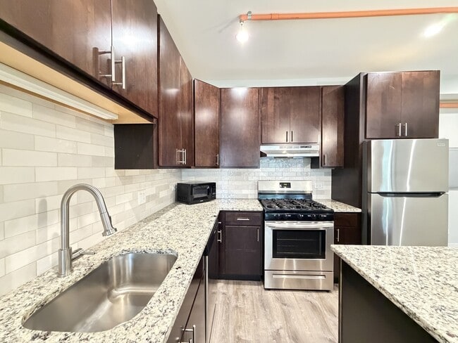 Building Photo - 1509 Maple Ave