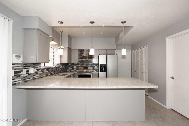 Building Photo - 4437 E Villa Theresa Dr