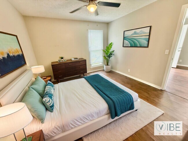 Foto del edificio - WOW! 2 Bedroom 2 Bath in Hermitage with Deck & Great Back Yard - Available June 1!