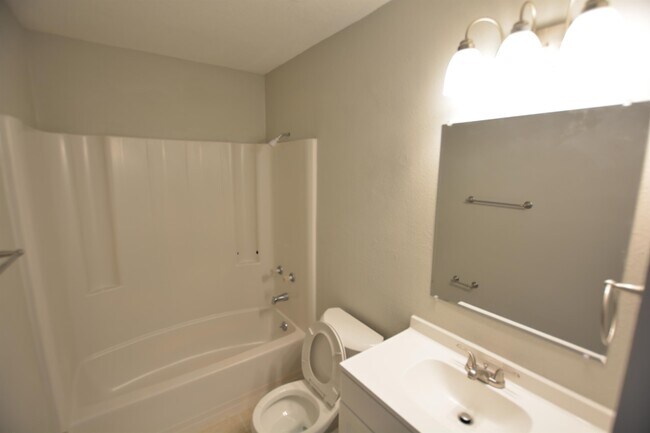 Building Photo - 3054 St Paul Dr