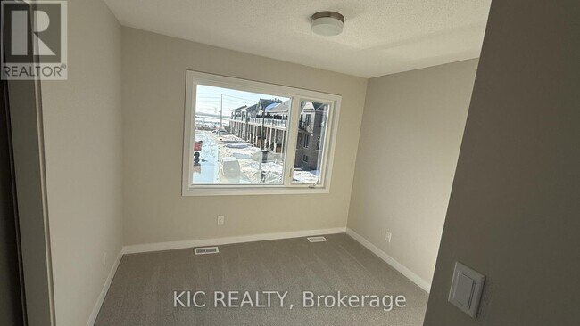 Photo du bâtiment - 135 Ryan Reynolds Wy