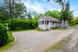 Building Photo - 28 Woodside Ave