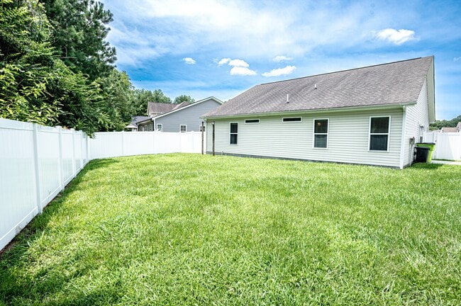 Building Photo - 312 Hawks Bluff Dr