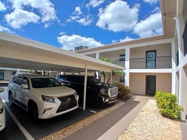 Foto del edificio - 10350 Imperial Point Dr W