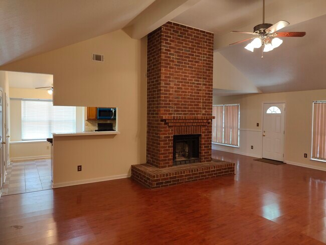 Building Photo - 548 Woodstone Rd