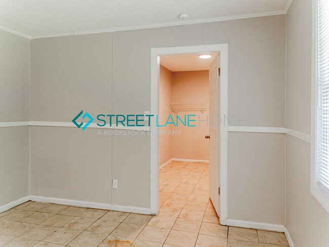 Building Photo - PICK YOUR GIFT OF $500 OFF THE FIRST MONTH...