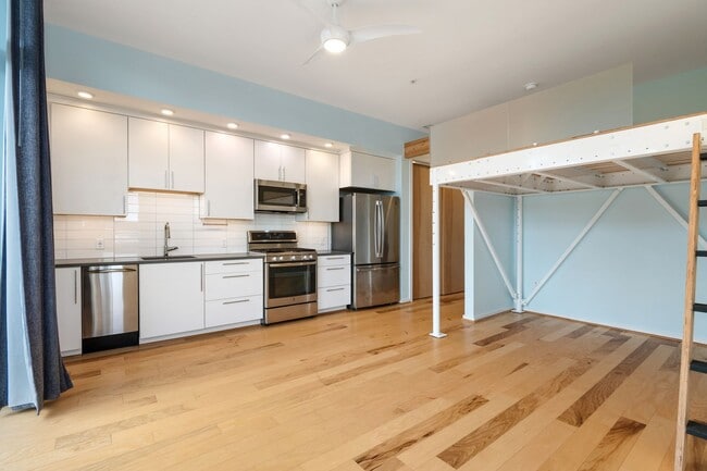 Building Photo - Studio Condo Downtown Durham Available: Now