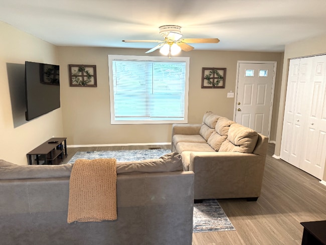 Building Photo - 8014 Bald Ridge Dr