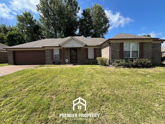 Beautiful 4BR/2BA Home | 1,605 Sq Ft, Soaring Vaulted Ceilings & 2-Car Garage - Beautiful 4BR/2BA Home | 1,605 Sq Ft, Soaring Vaulted Ceilings & 2-Car Garage