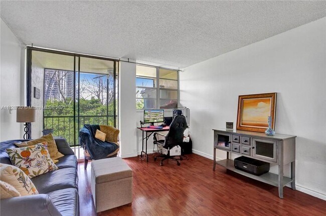 Foto del edificio - 16518 NE 26th Ave