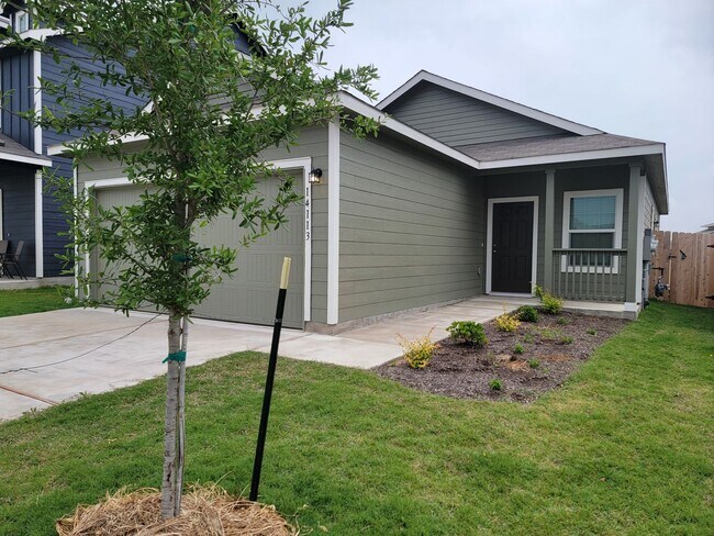 Foto del edificio - Spacious 3/BR, 2/BS Single-Level Home with...