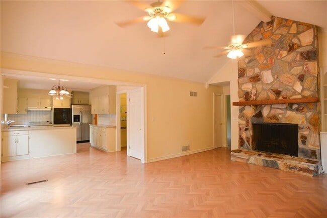Building Photo - 5218 Meadowcreek Dr