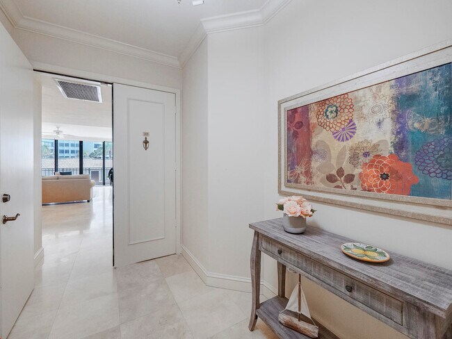 Building Photo - 530 Ocean Dr