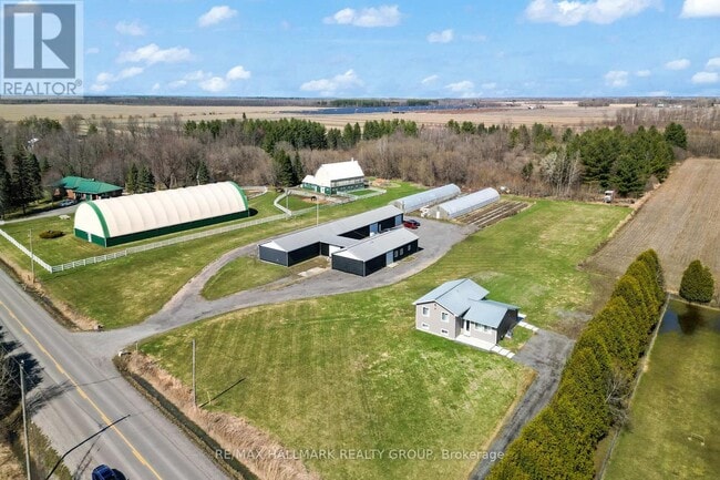 Photo du bâtiment - 1579 9th Line Rd