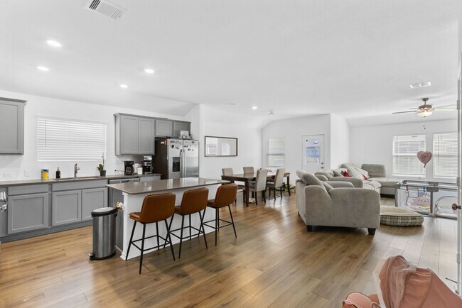 Foto del edificio - 149 River Rise Rd