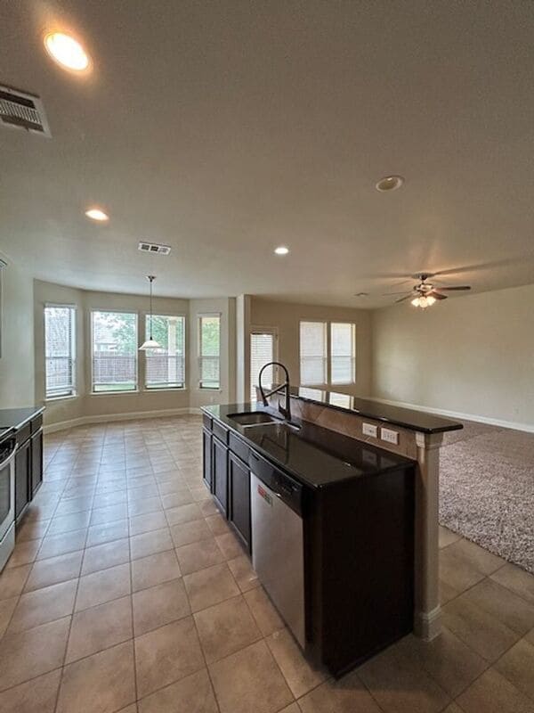 Building Photo - 706 Harwood Dr