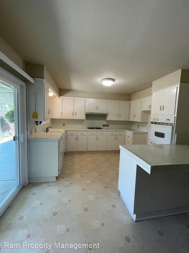 Building Photo - 3 br, 2 bath House - 1301 Gloria Dr