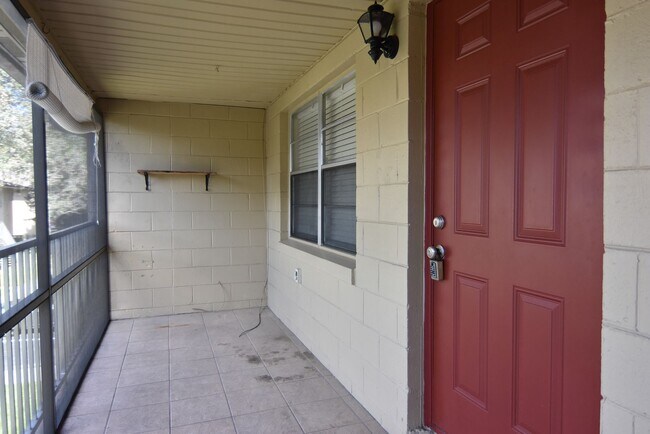 Foto del edificio - SANFORD: 2nd Floor Unit in Sandlewood Vill...