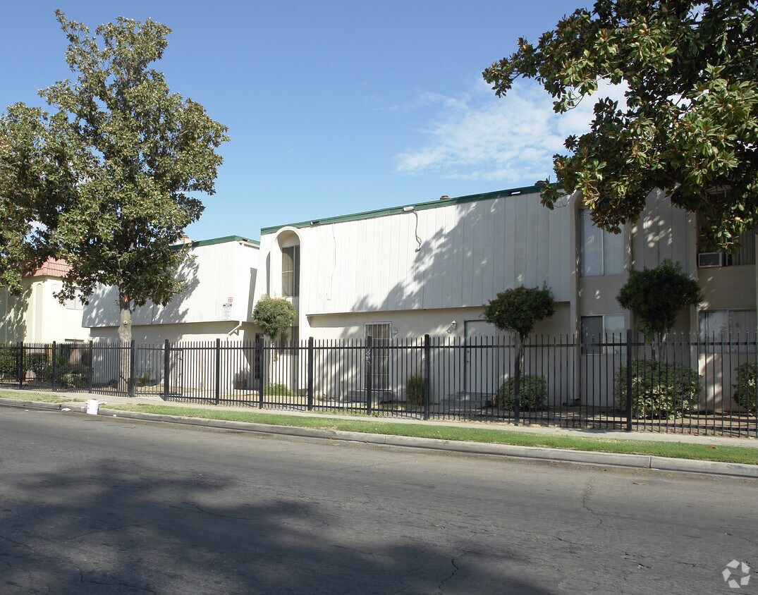 Building Photo - Country Club Arms