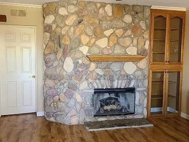 Building Photo - Spacious Single-Story 4 Bed, 2 Bath Home w...