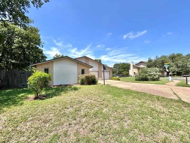 Foto del edificio - 6478 Hart Ln