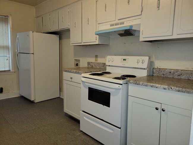 Building Photo - 2544 Kaufman Dr