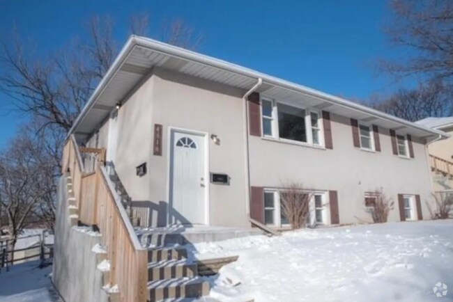 Building Photo - 4616 Taylor St NE