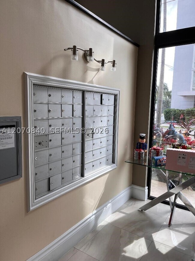 Foto del edificio - 1690 SW 27th Ave