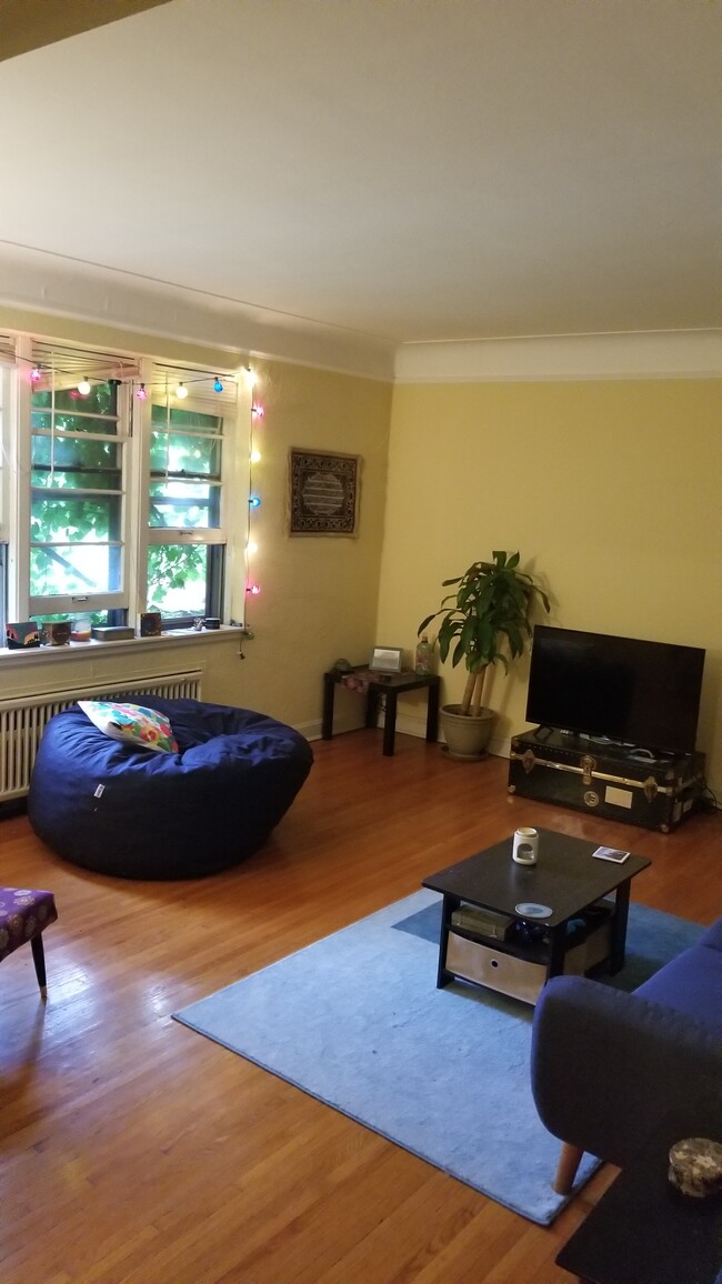 Foto del edificio - 2116 Pleasant Ave