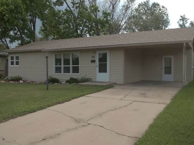 Building Photo - Convenient Central Fort Collins 3 Bedroom Home